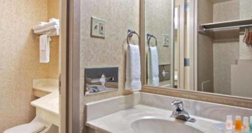 Howard Johnson By Wyndham Hershey Ngoại thất bức ảnh